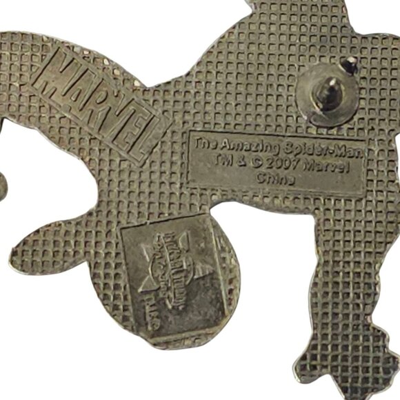 Universal Studios Marvel 2007 The Amazing Spider-Man Enamel Pin Pinback - Picture 3 of 9